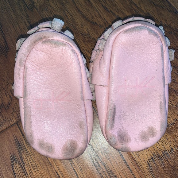 Freshly Picked moccs sz 2 - Picture 2 of 4